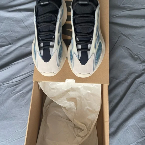 Yeezy 700 V3 kyanite